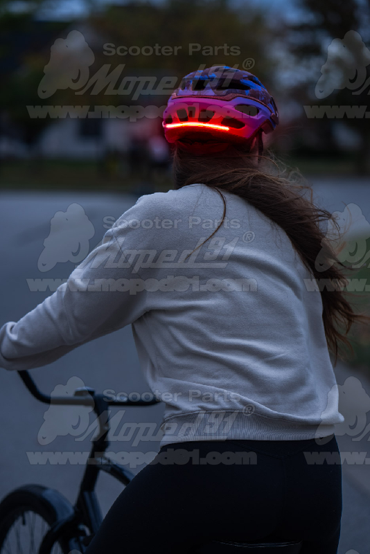 kerékpár fejvédő piros led világítás BRIGHT
